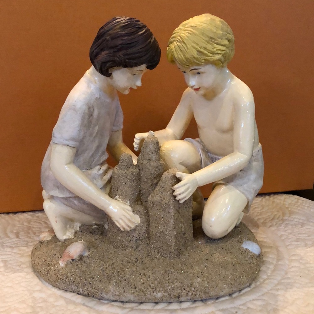 Krabtree Gifts Boy & Girl Sandcastle building/beach on sparkly sand sculpture